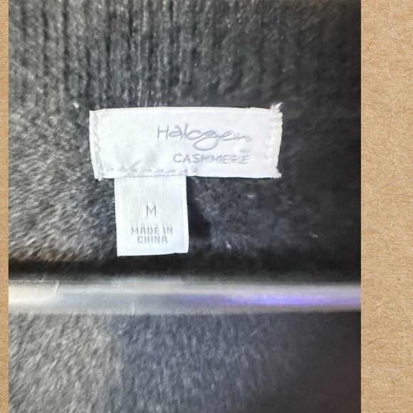Halogen 100% Cashmere med black crop sweater, open front. 3/4 sleeves. Like new. - Picture 3 of 3